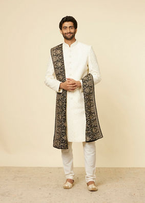 alt message - Manyavar Men Ebony Black Paisley Embroidered Dupatta image number 2