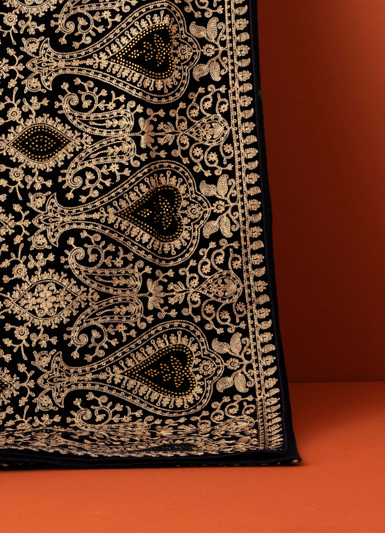 Manyavar Men Clasic Dark Blue Paisley Embroidered Dupatta