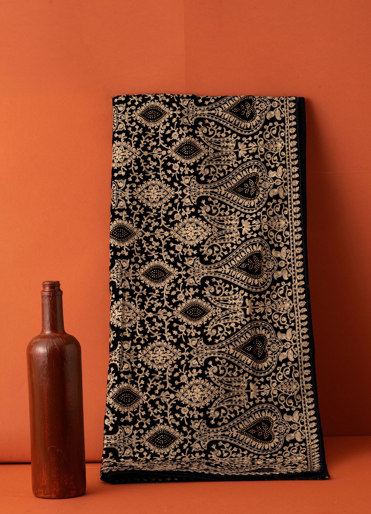 Manyavar Men Clasic Dark Blue Paisley Embroidered Dupatta