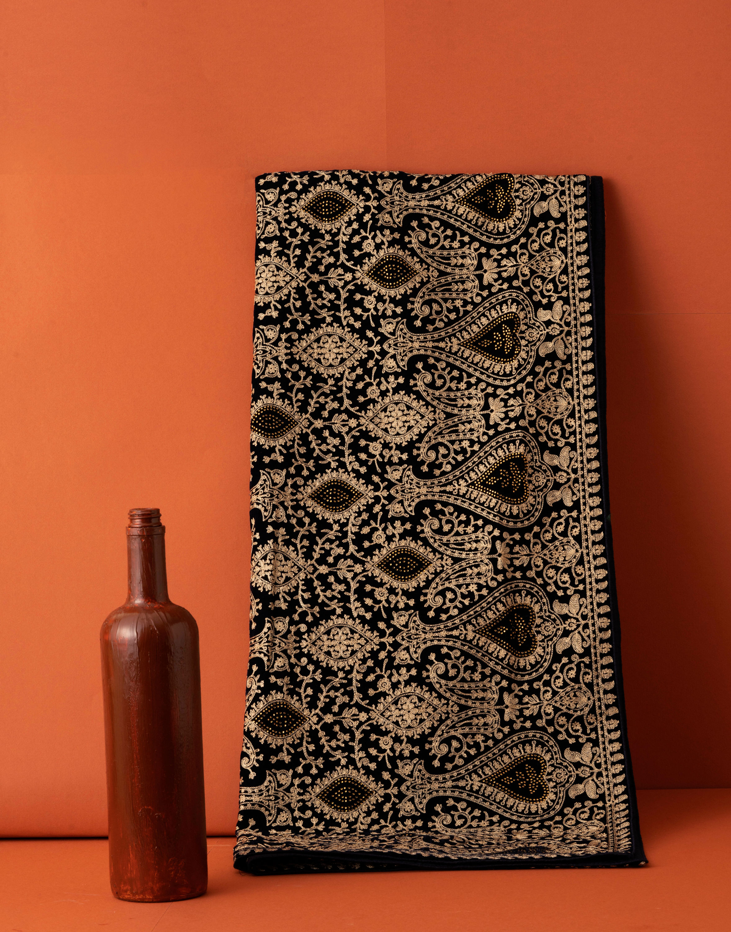 Manyavar Men Clasic Dark Blue Paisley Embroidered Dupatta