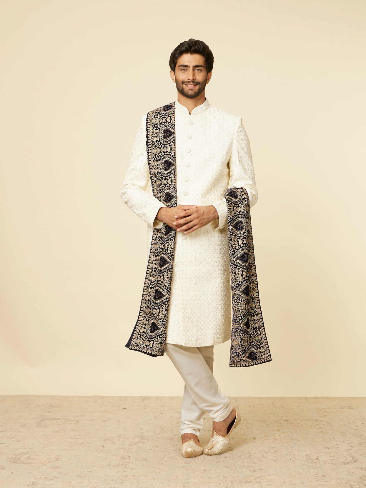 alt message - Manyavar Men Clasic Dark Blue Paisley Embroidered Dupatta image number 2