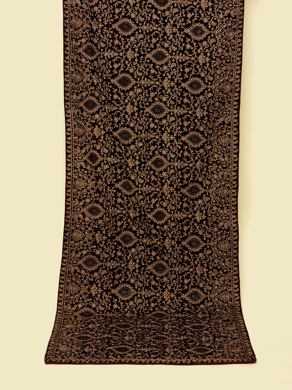 alt message - Manyavar Men Dark Maroon Imperial Paisley Patterned Dupatta image number 0