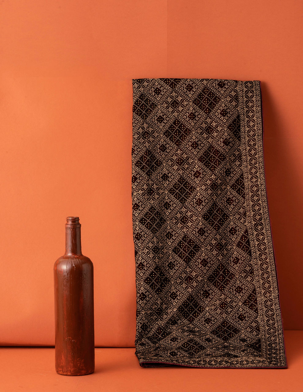 Manyavar Men Maroon Elegance: Velvet Dupatta