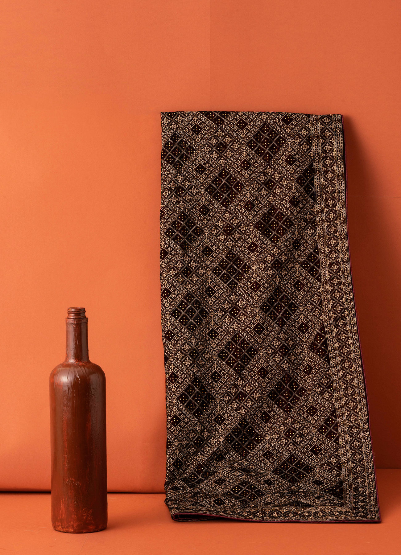 Manyavar Men Maroon Elegance: Velvet Dupatta