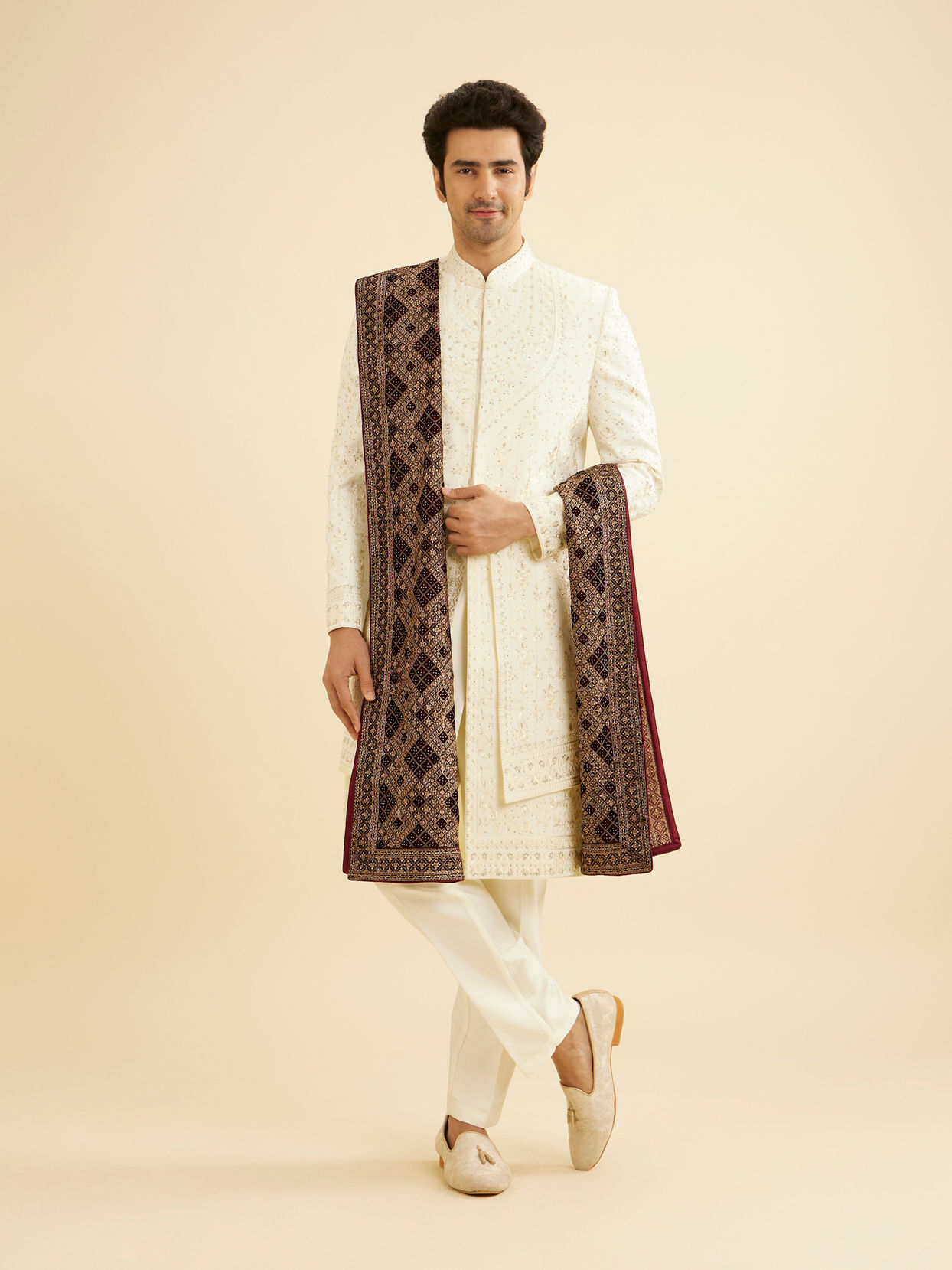 Manyavar Men Maroon Elegance: Velvet Dupatta