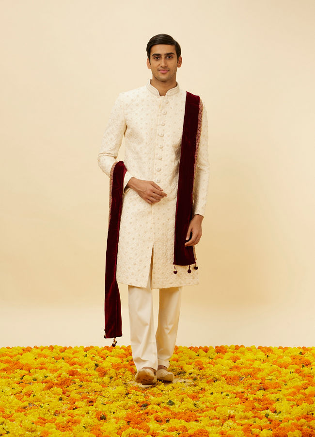 alt message - Manyavar Men Classic Maroon Dupatta image number 2