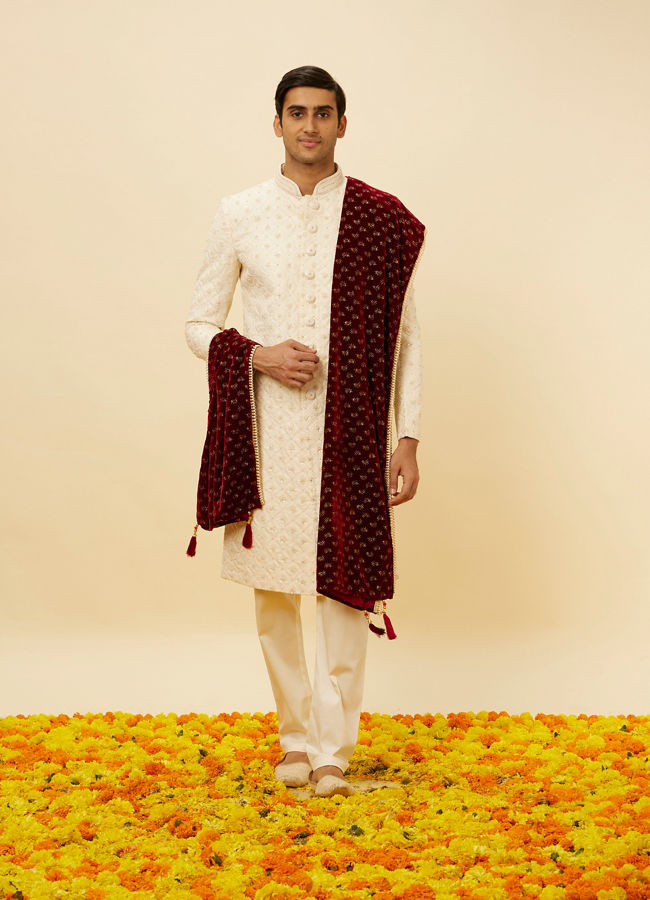 alt message - Manyavar Men Smart Maroon Dupatta image number 2