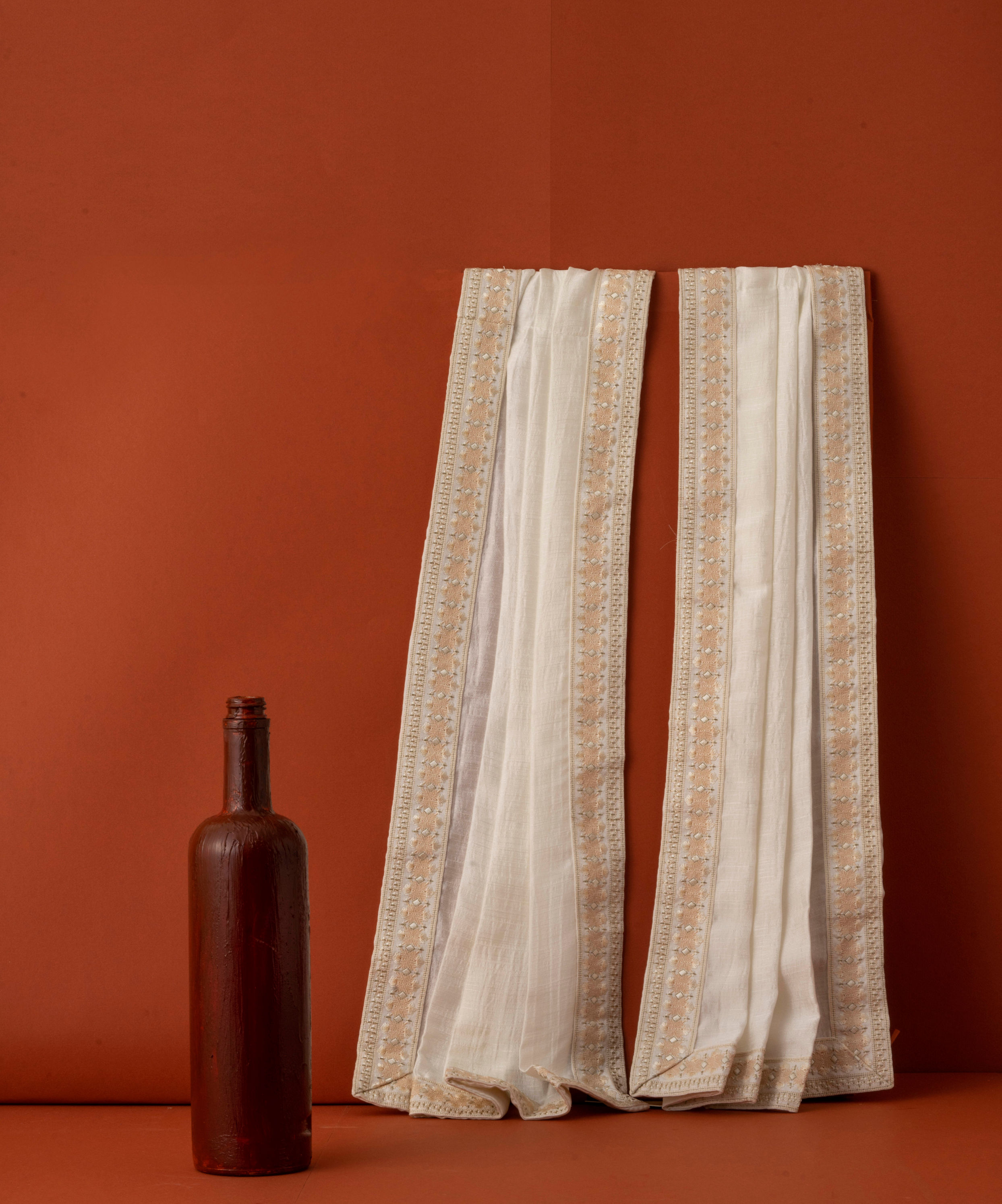 Manyavar Men White Elegance Dupatta