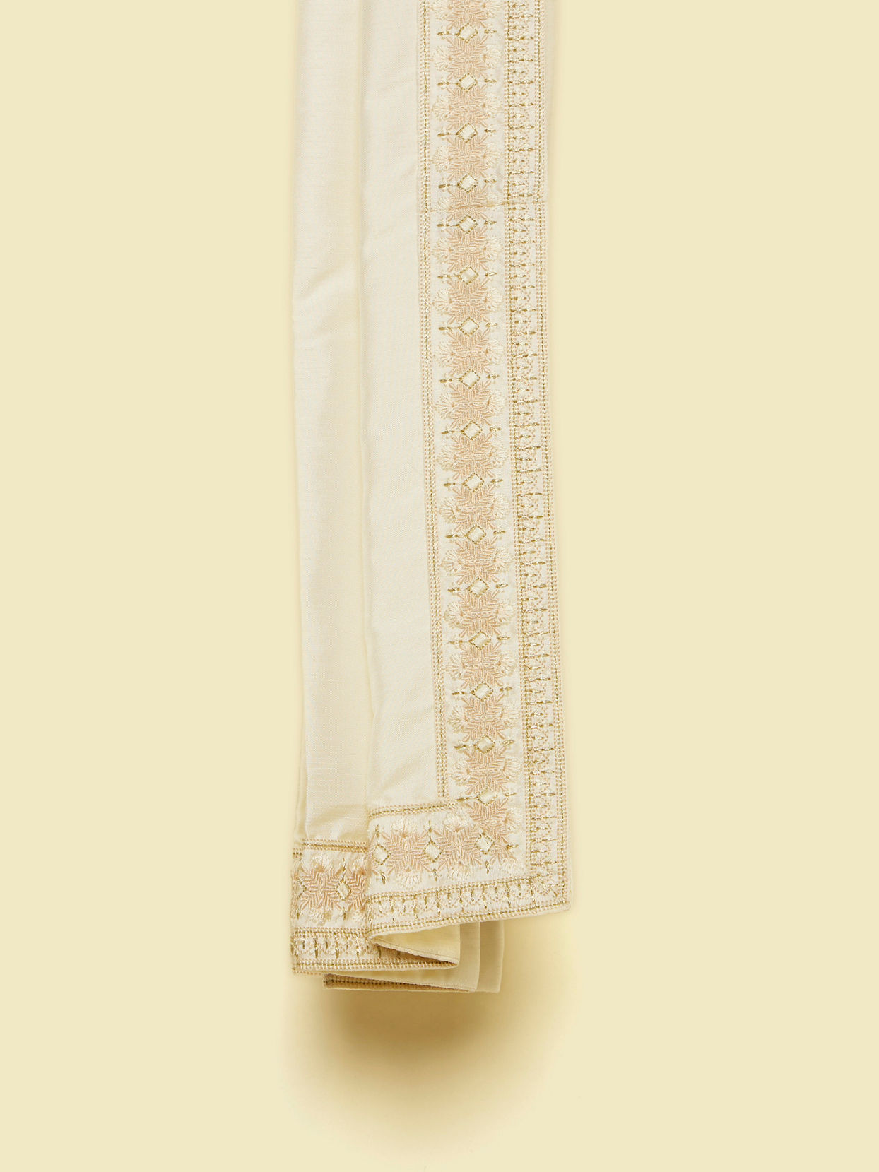 Manyavar Men White Elegance Dupatta image number 0