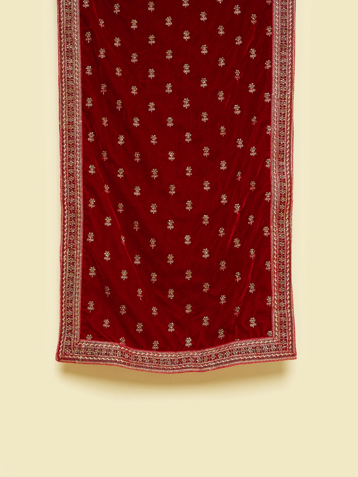 Manyavar Men Festive Red Velvet Dupatta image number 1