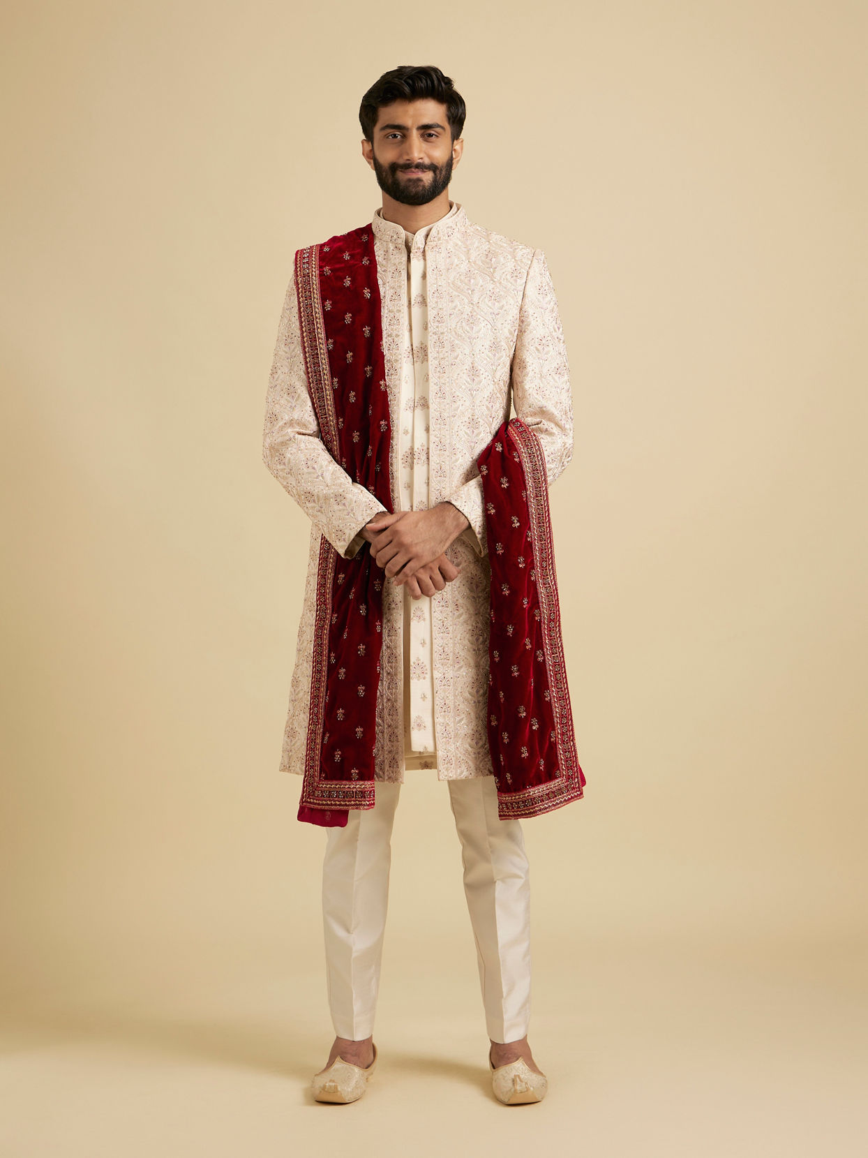 Manyavar Men Festive Red Velvet Dupatta image number 2