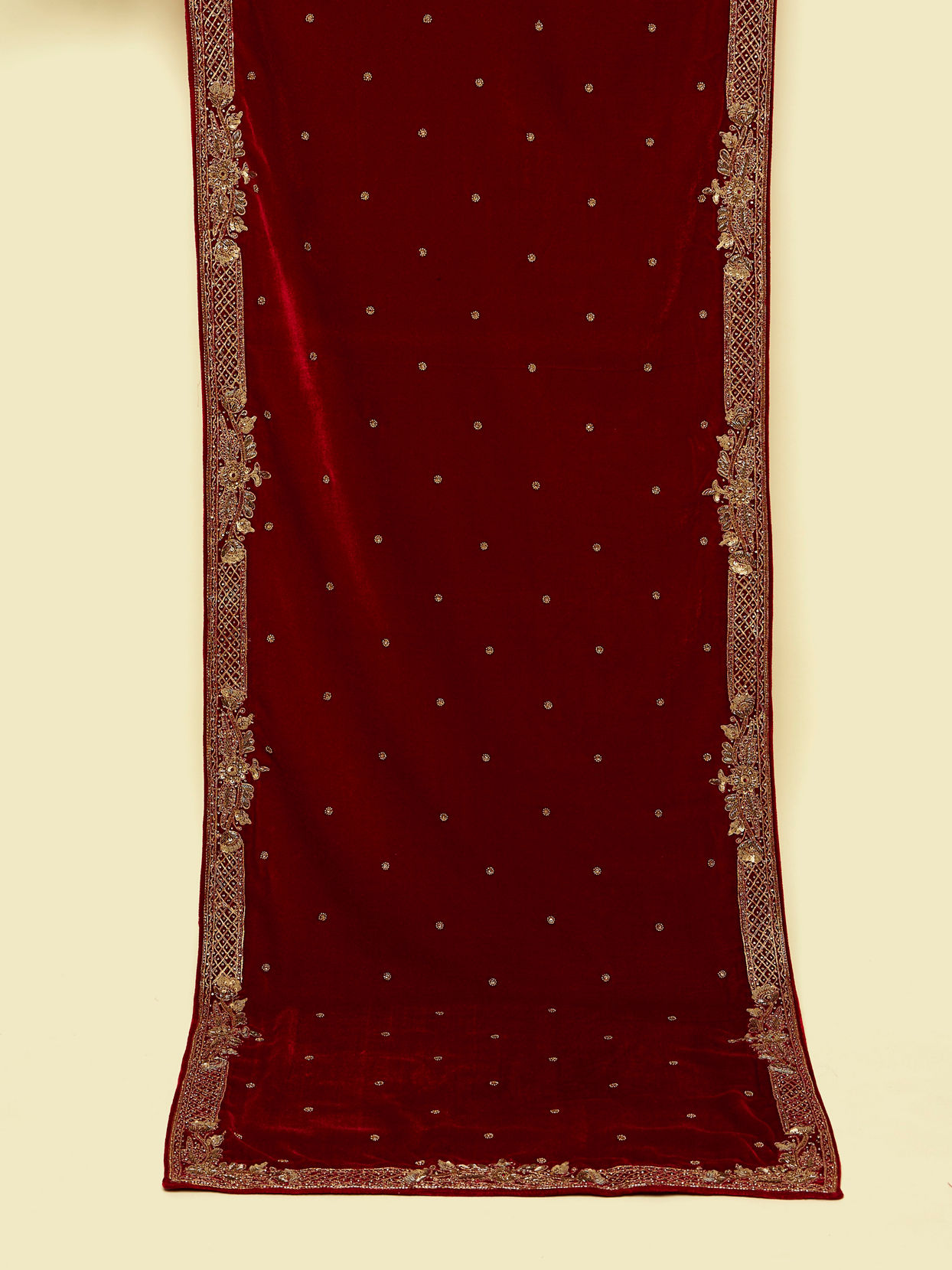 alt message - Manyavar Men Classic Red Bel Buti Patterned Dupatta image number 0