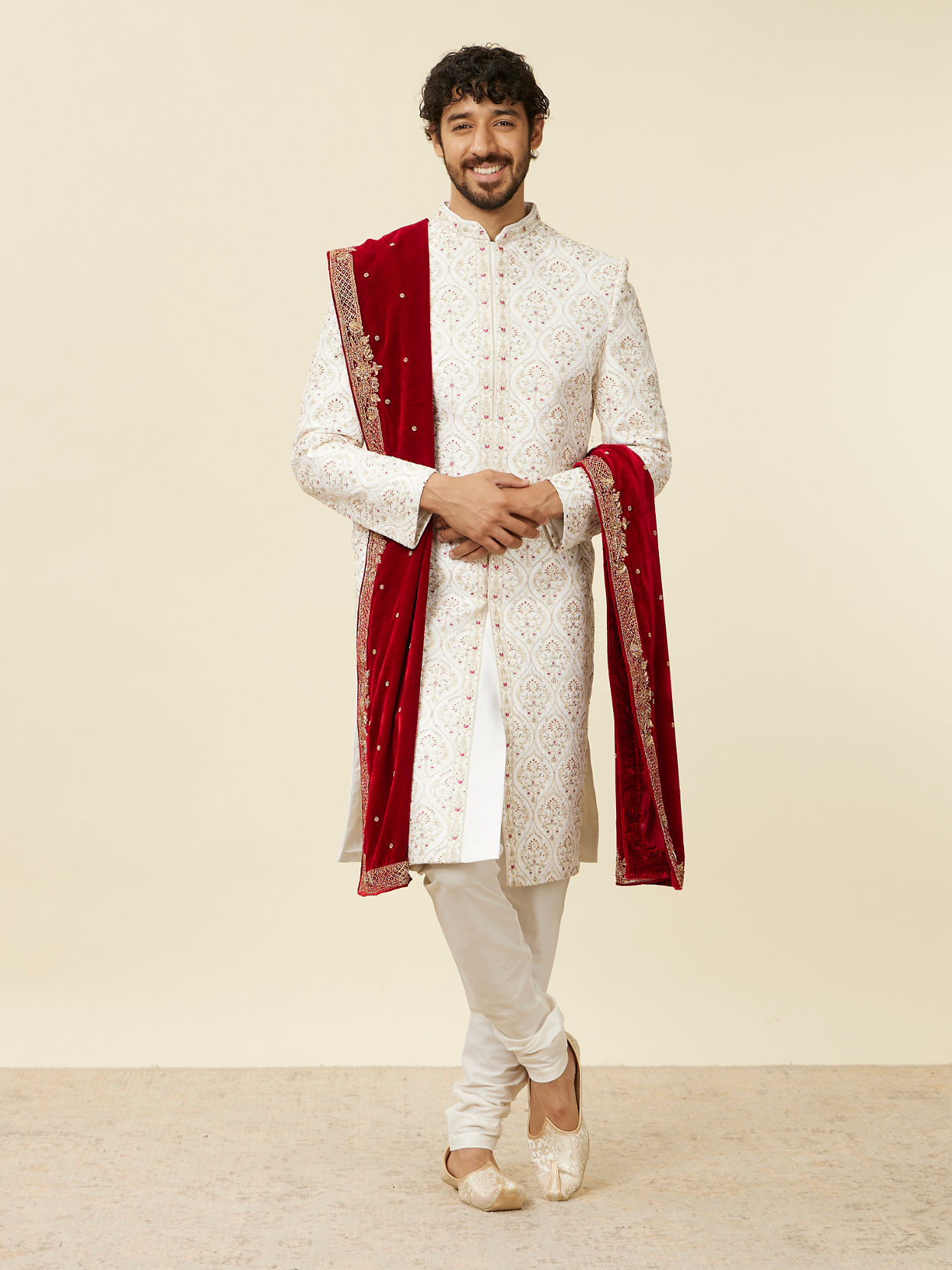 alt message - Manyavar Men Classic Red Bel Buti Patterned Dupatta image number 2