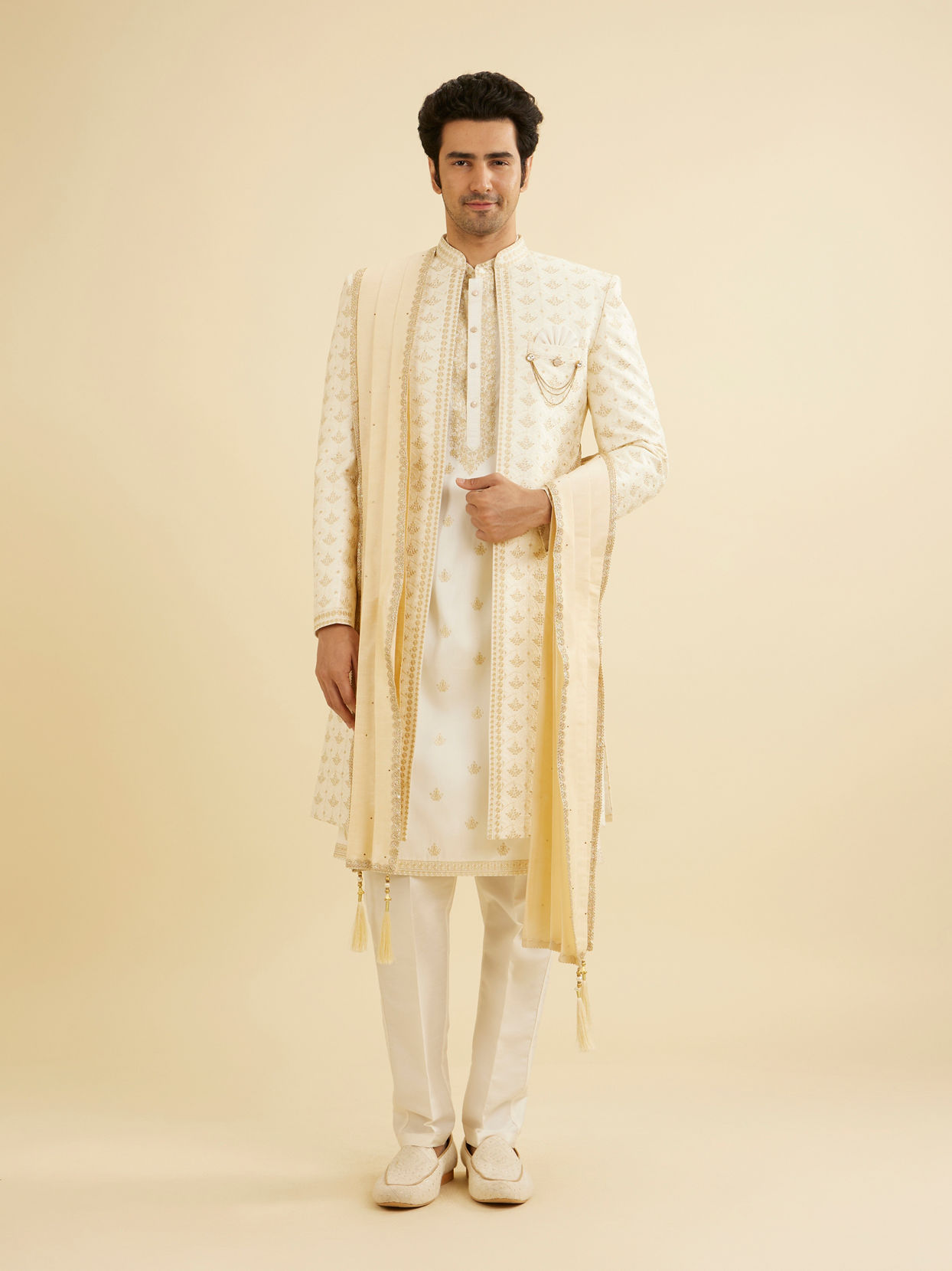 Manyavar Men Charming Beige Dupatta image number 0