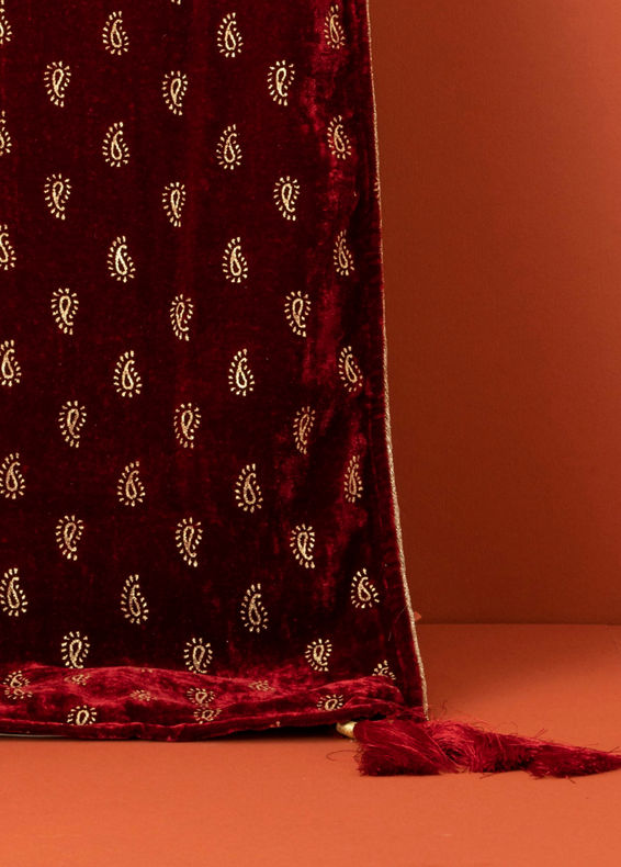 Manyavar Men Maroon Velvet Festive Dupatta