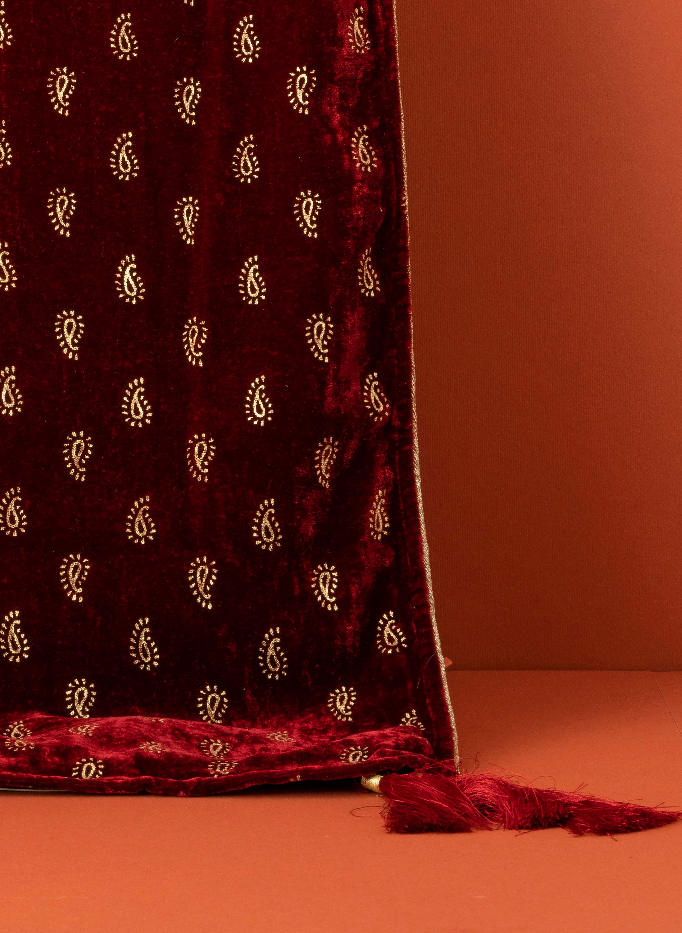 Manyavar Men Maroon Velvet Festive Dupatta