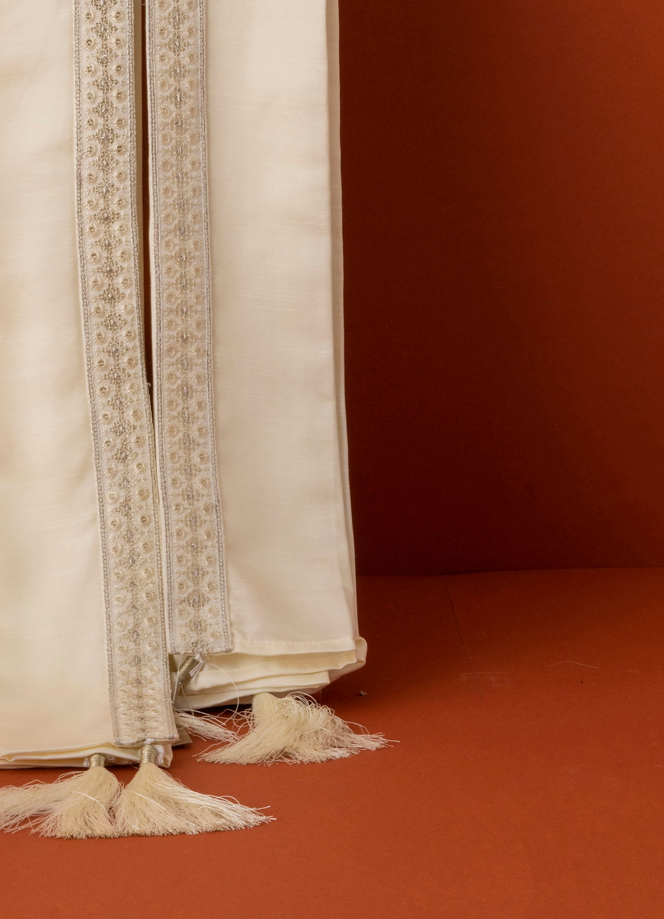 Manyavar Men Creamy Elegance Satin Dupatta