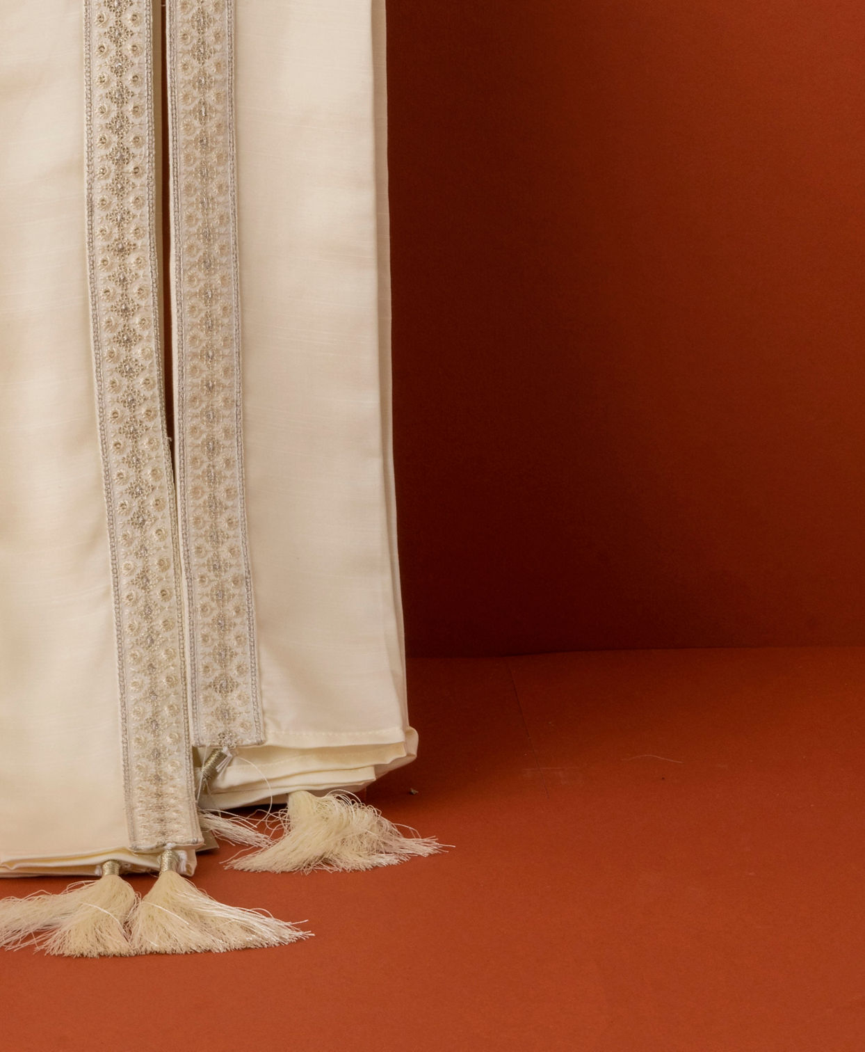Manyavar Men Creamy Elegance Satin Dupatta