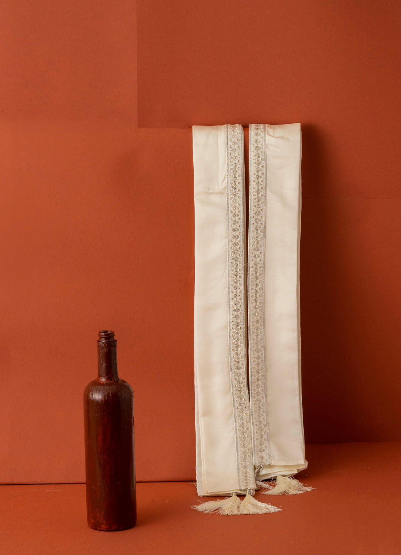 Manyavar Men Creamy Elegance Satin Dupatta