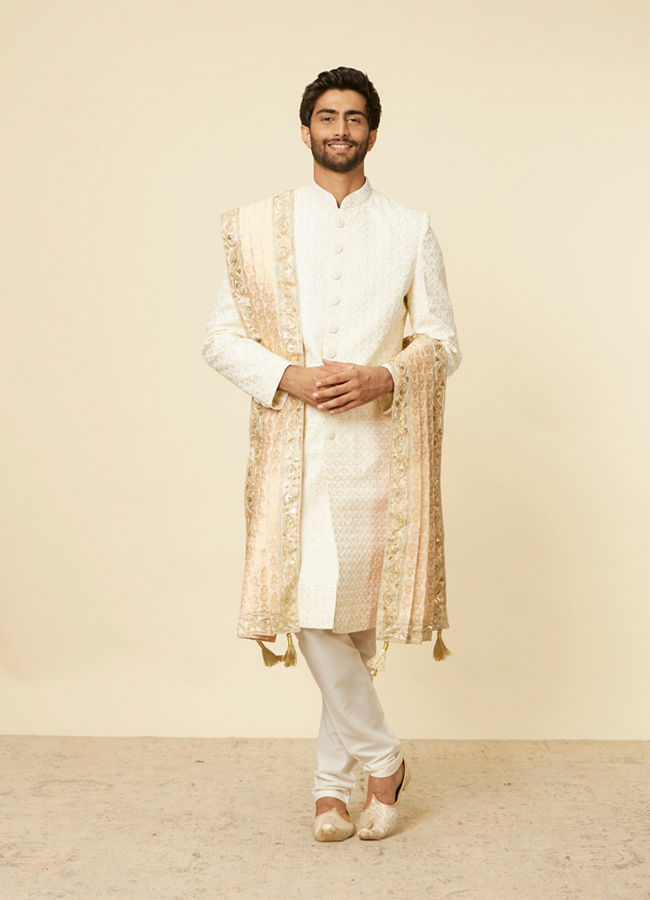 alt message - Manyavar Men Pink Pleated Traditional Stole image number 2