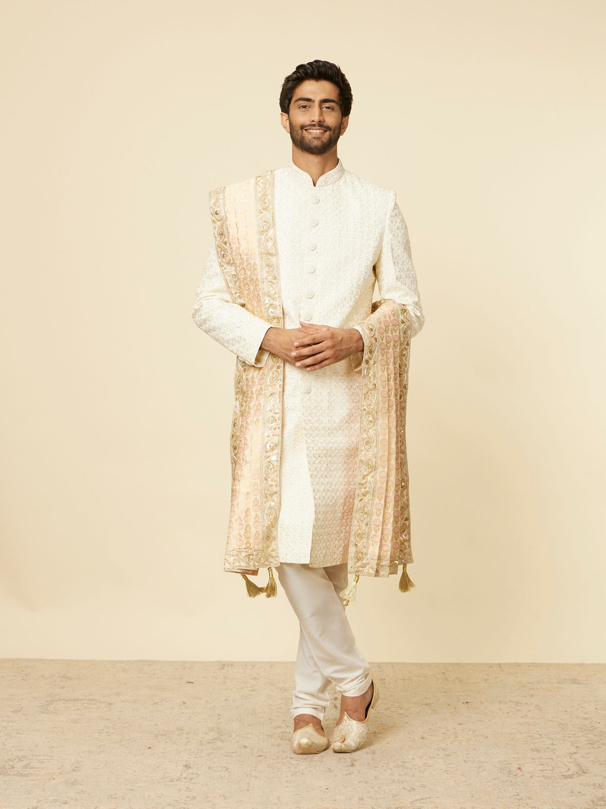 alt message - Manyavar Men Pink Pleated Traditional Stole image number 2