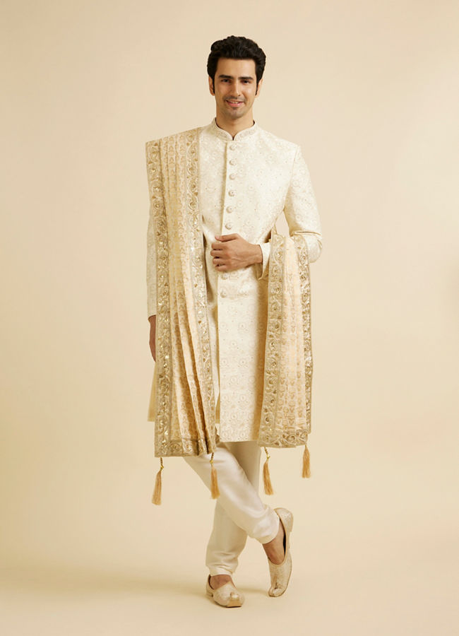 alt message - Manyavar Men Soft Beige Pleated Traditional Stole image number 2