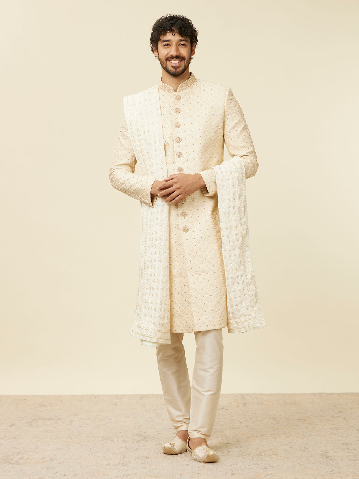 alt message - Manyavar Men Warm Cream Bel Buti Patterned Stole image number 2