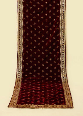 alt message - Manyavar Men Maroon Paisley Motif Dupatta image number 0