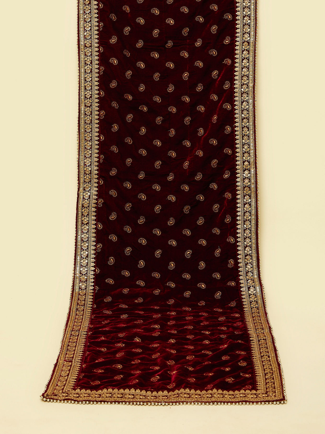 alt message - Manyavar Men Maroon Paisley Motif Dupatta image number 0