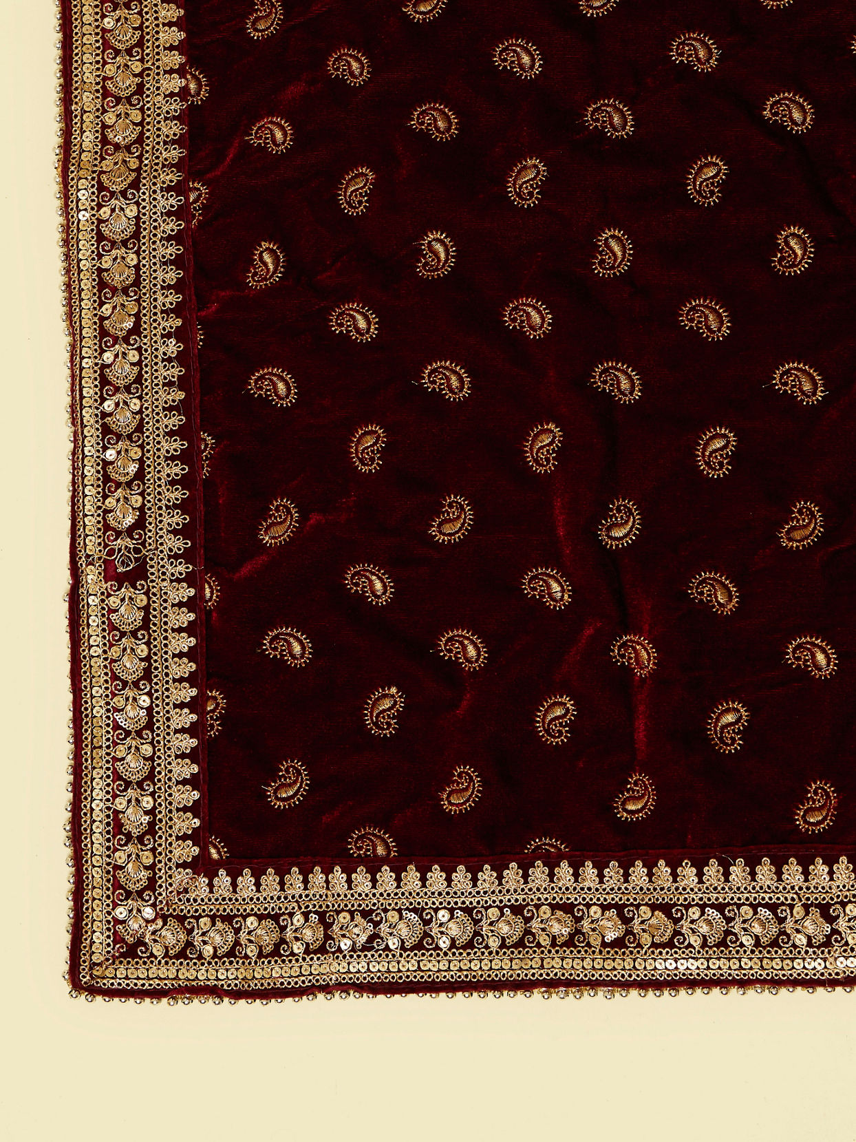 alt message - Manyavar Men Maroon Paisley Motif Dupatta image number 1