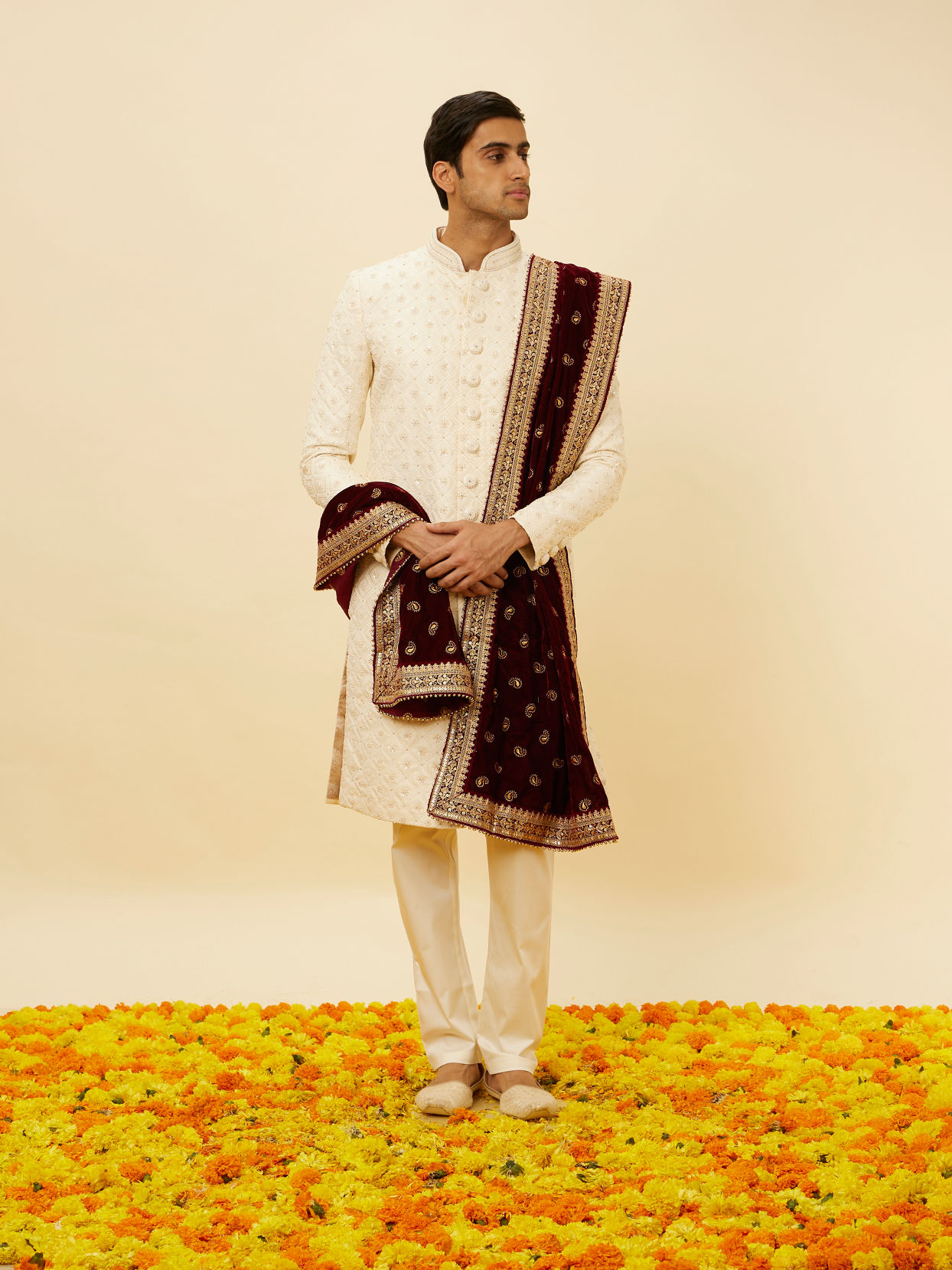 alt message - Manyavar Men Deep Maroon Paisley Embroidered Dupatta image number 2