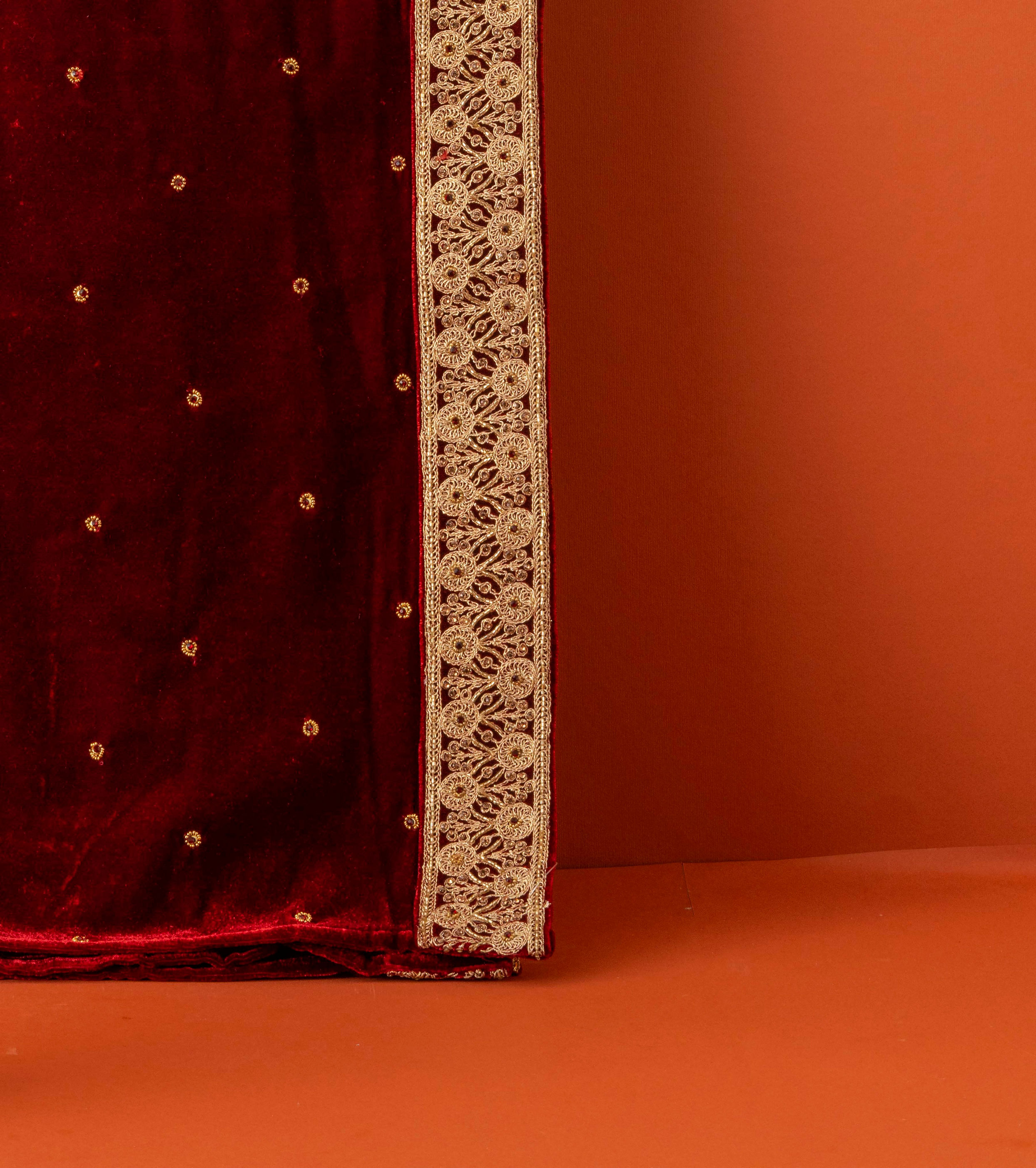 Manyavar Men Maroon Filigree Embellished Dupatta