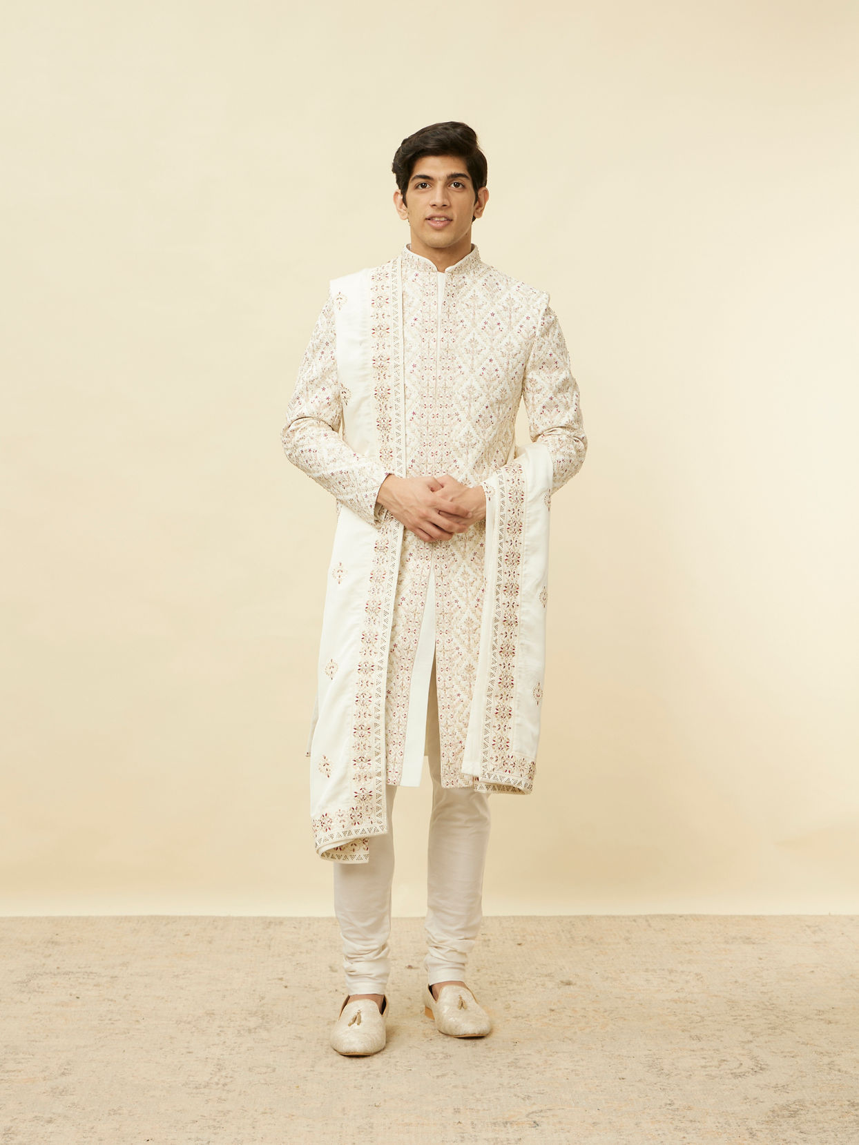 alt message - Manyavar Men Pristine White Paan Leaf Motif Stole image number 1