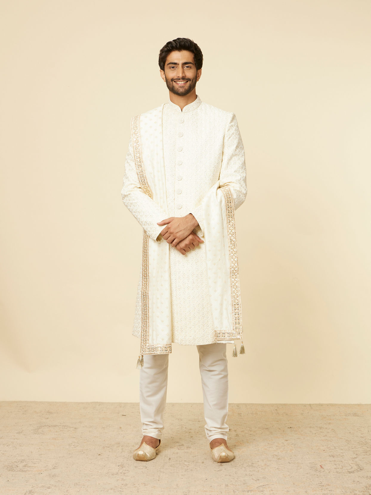 alt message - Manyavar Men Cream Flower Patterned Sequined Dupatta image number 2