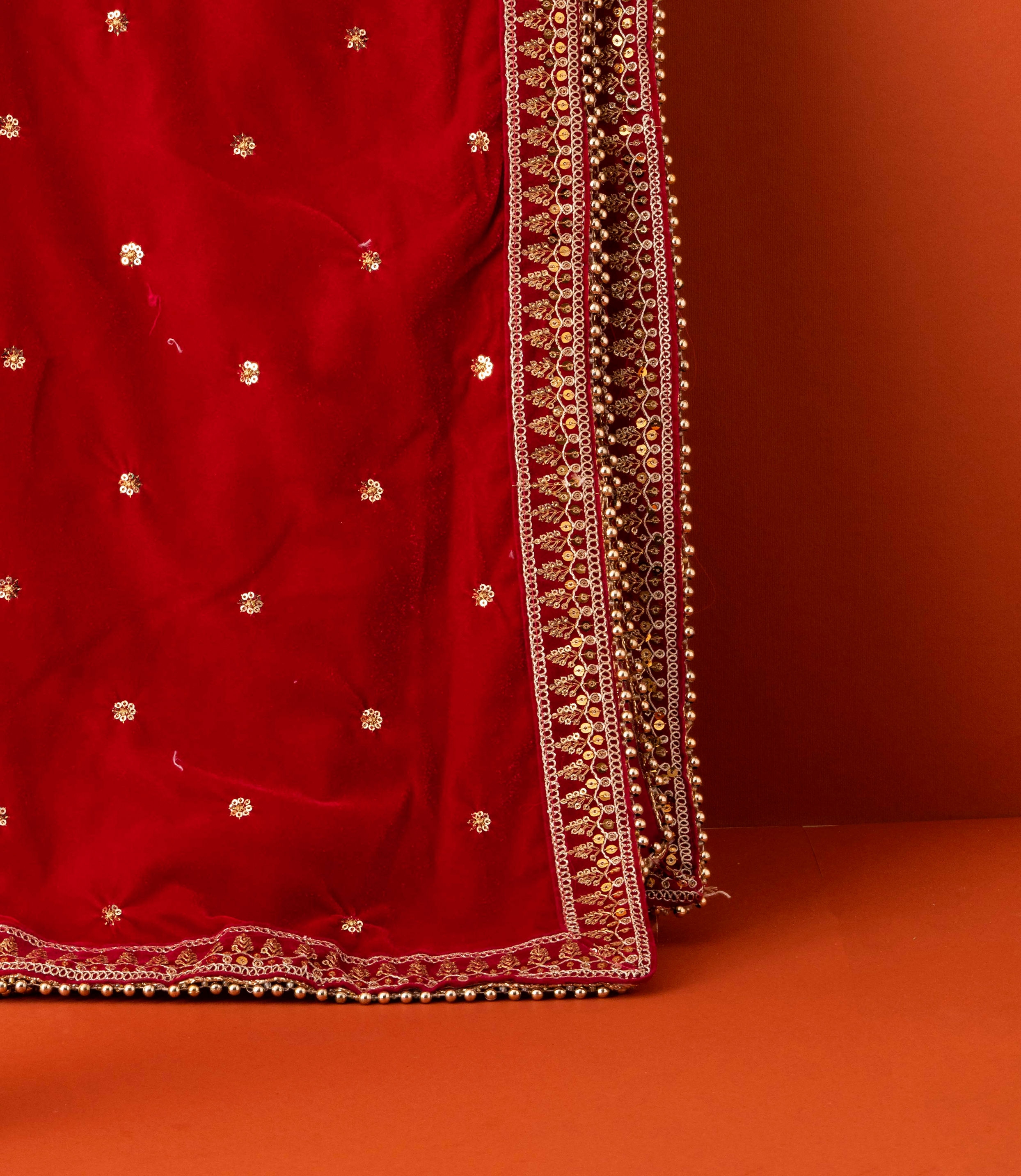 Manyavar Men Gleaming Rani Pink Velvet Dupatta