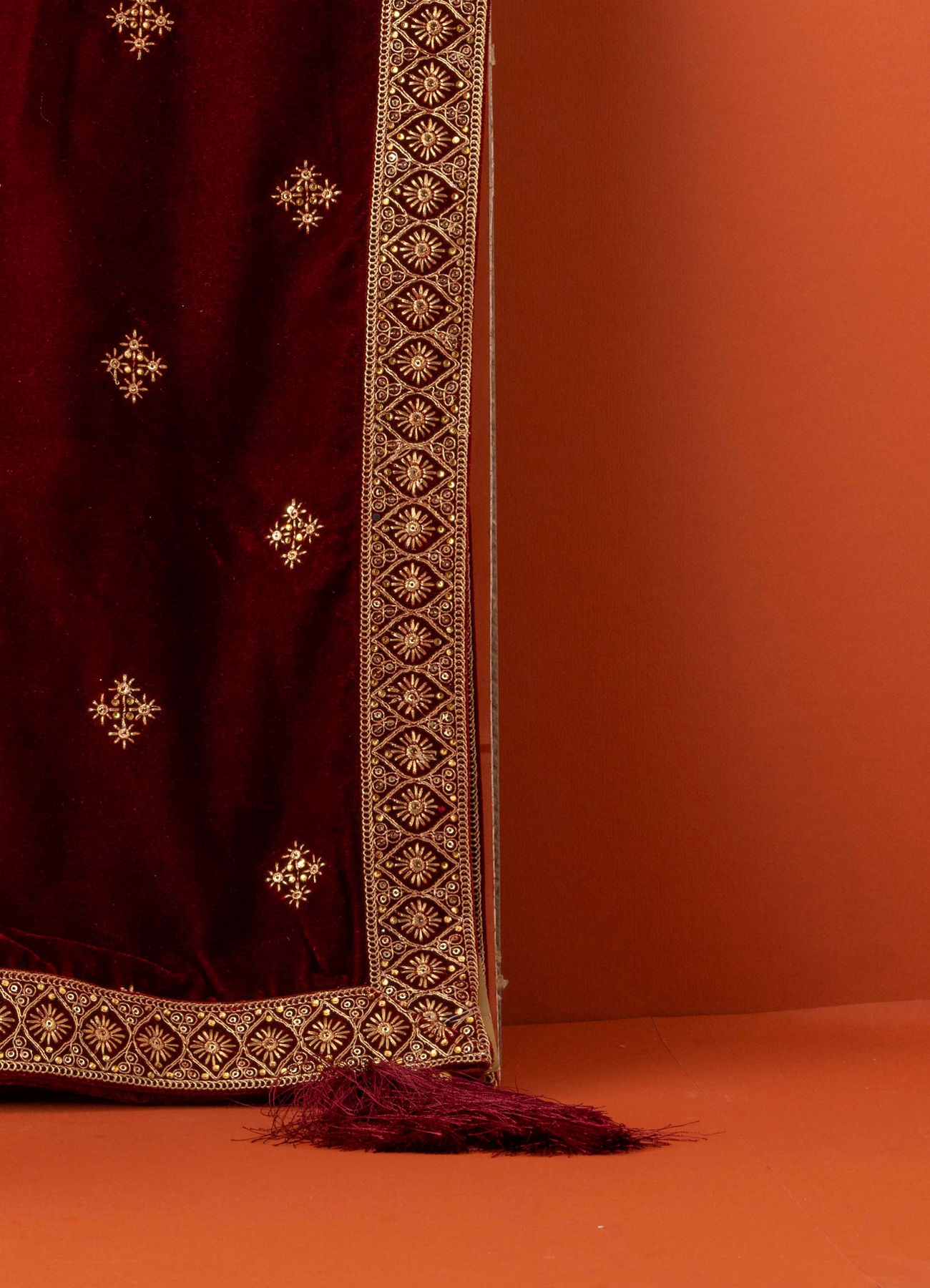 Manyavar Men Maroon Velvet Dupatta