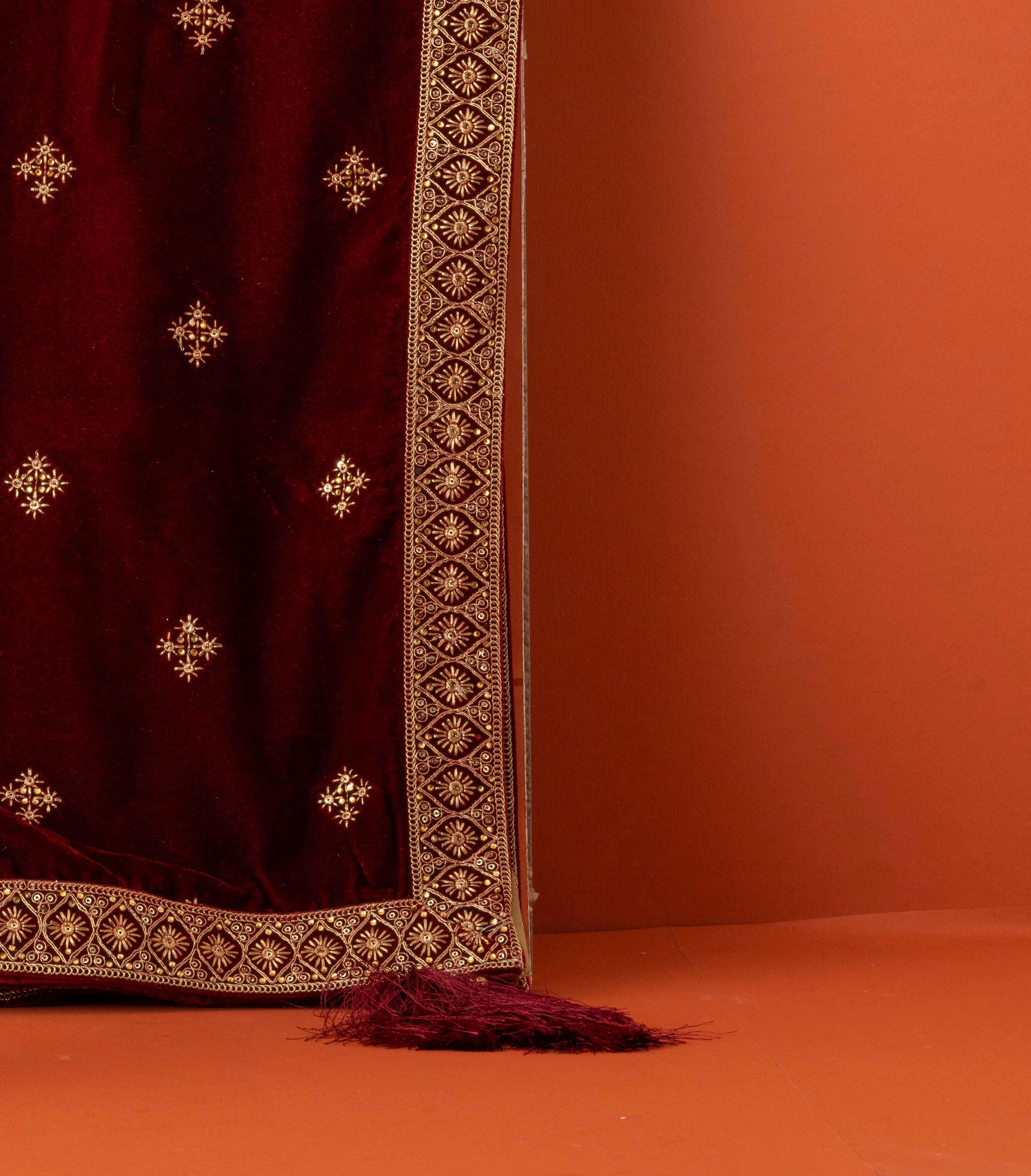 Manyavar Men Maroon Velvet Dupatta