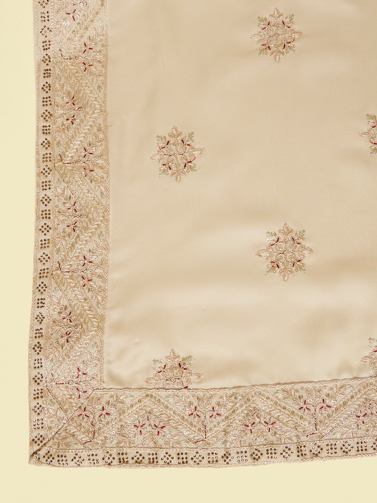 alt message - Manyavar Men Beige Cream Floral Embroidered Dupatta image number 1