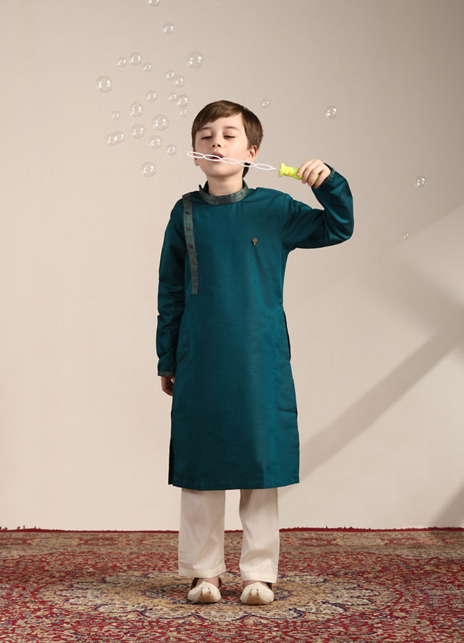 alt message - Manyavar Boys Boys Hunter Green Angrakha Style Kurta Set image number 2