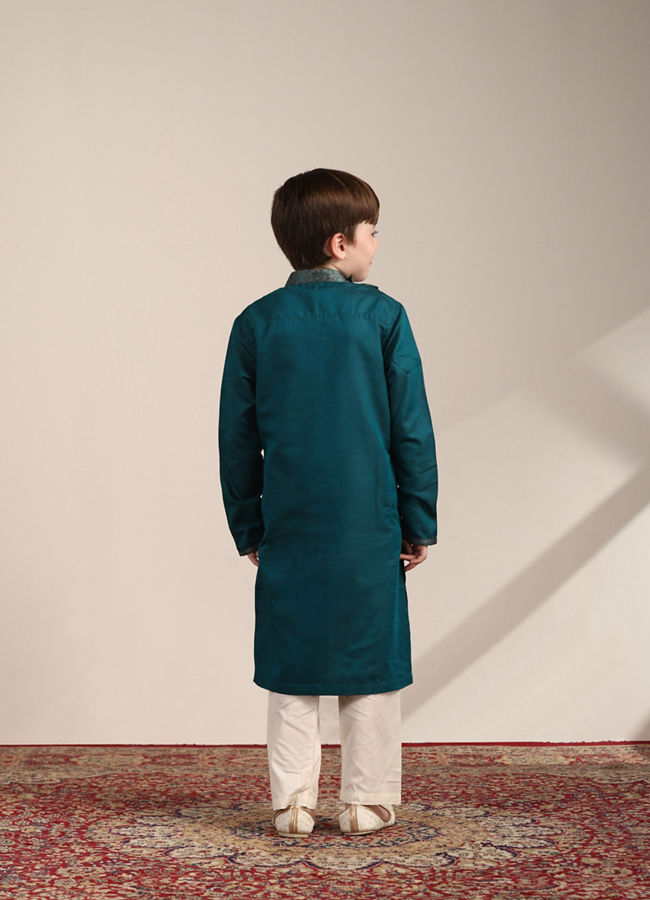 alt message - Manyavar Boys Boys Hunter Green Angrakha Style Kurta Set image number 5