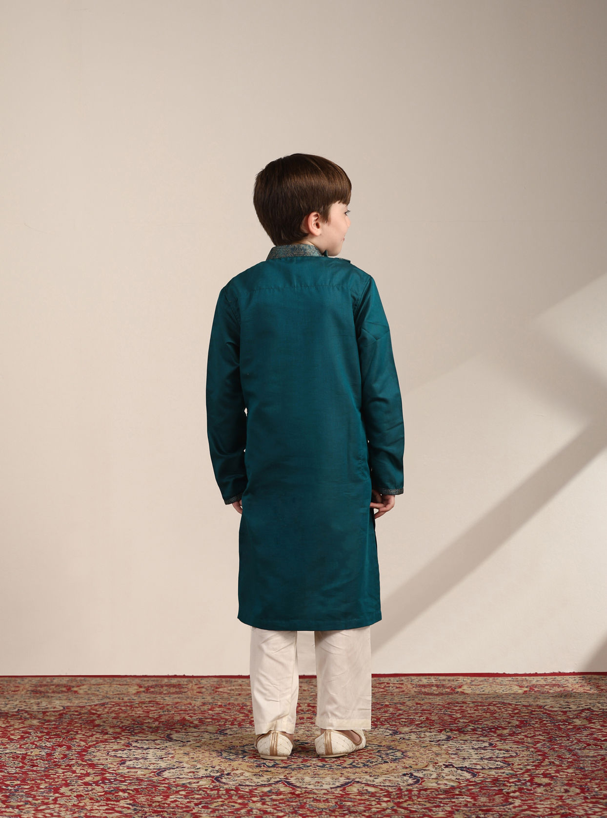 alt message - Manyavar Boys Boys Hunter Green Angrakha Style Kurta Set image number 5