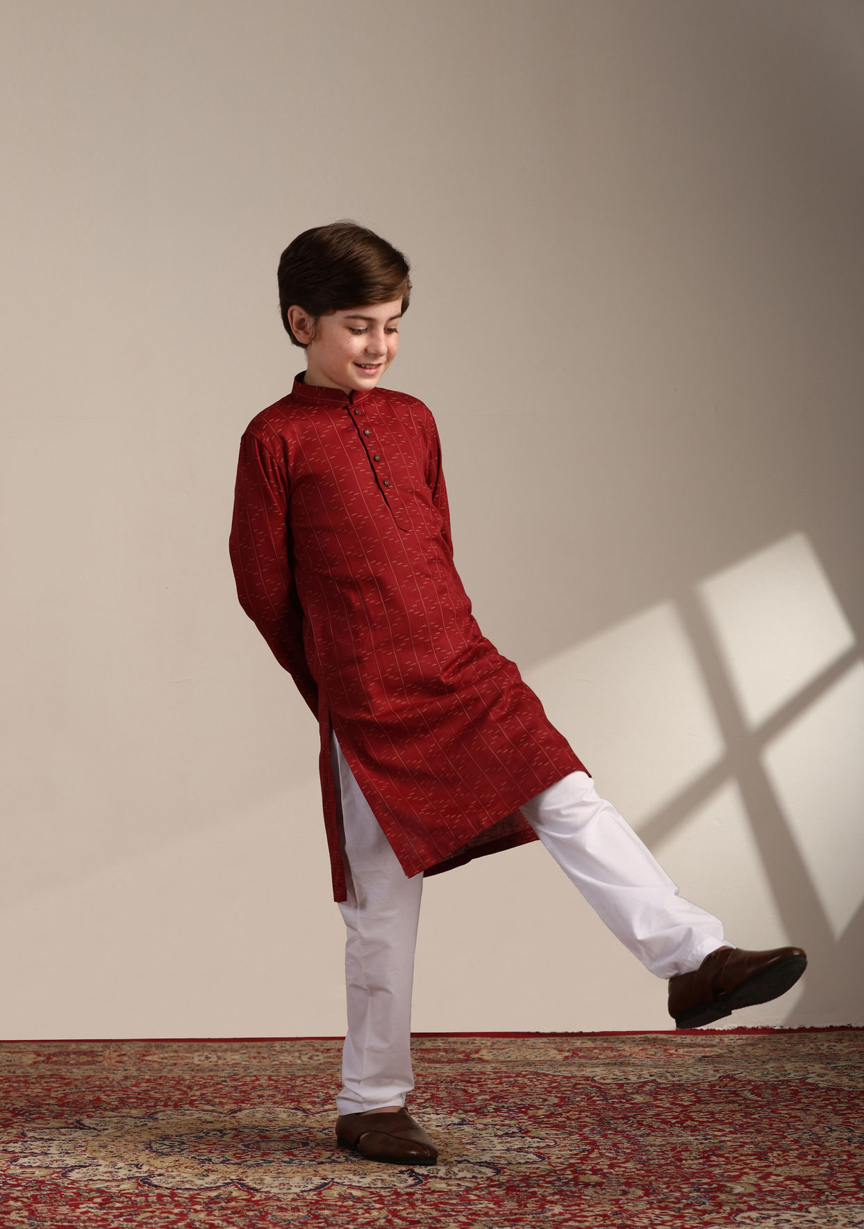 Boys Coral Red Self Patterned Kurta Set image number 2