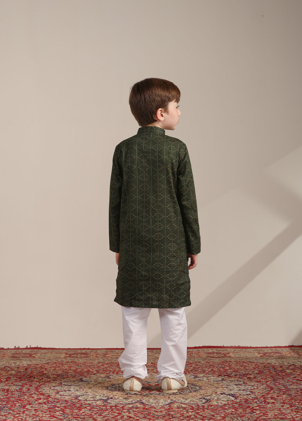 Boys Summer Green Self Patterned Kurta Set image number 5