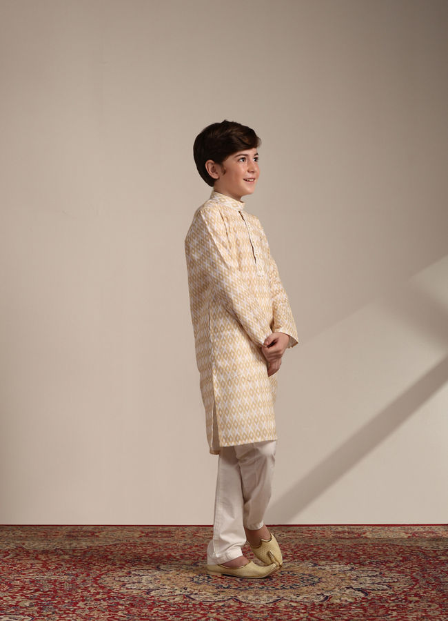 Boys Biscuit Beige Criss Cross Patterned Kurta Set image number 3