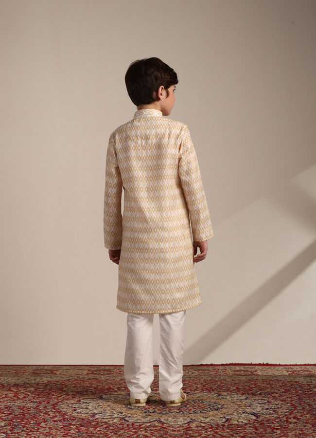 Boys Biscuit Beige Criss Cross Patterned Kurta Set image number 5