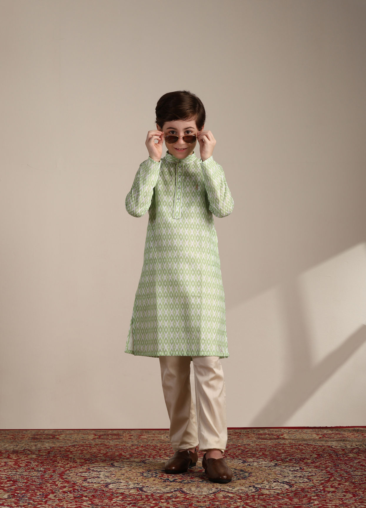 Boys Pistachio Green Criss Cross Patterned Kurta Set image number 2