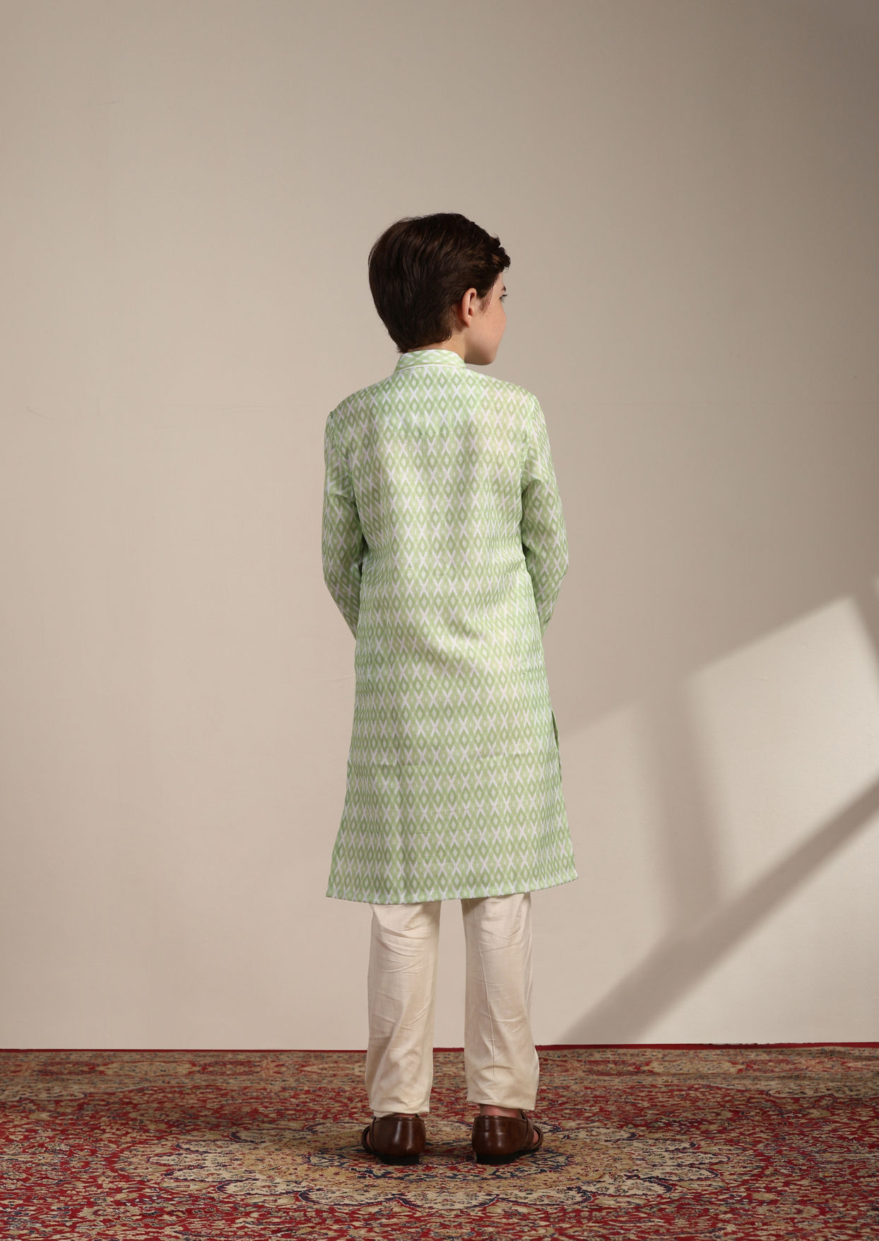 Boys Pistachio Green Criss Cross Patterned Kurta Set image number 4