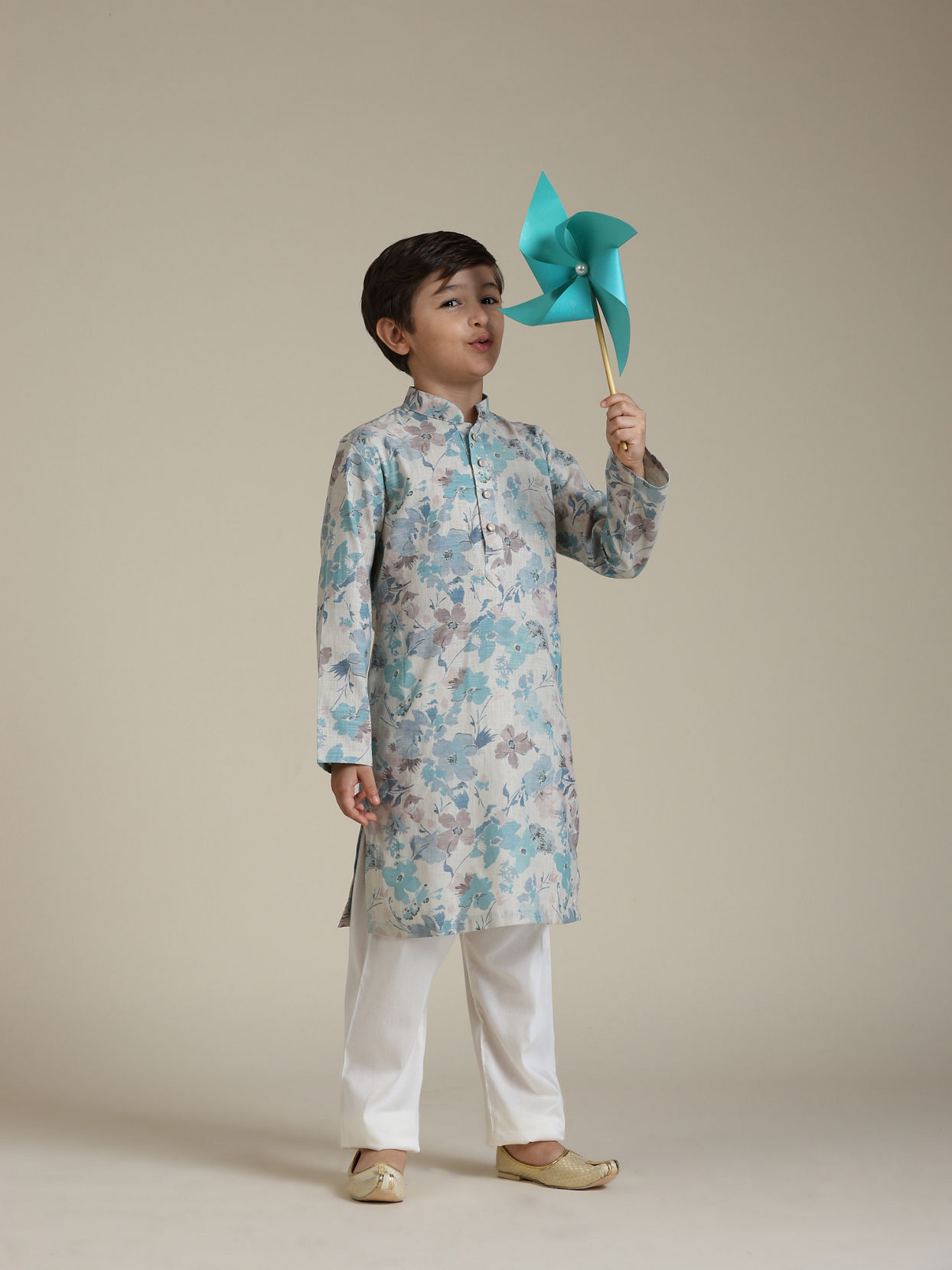 alt message - Manyavar Boys Boys Aqua Green Floral Printed Kurta Set image number 2