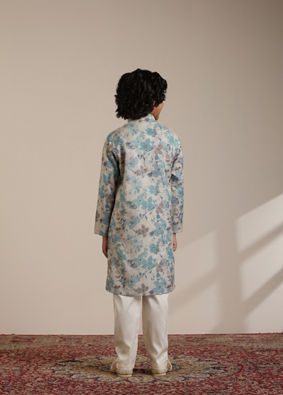 alt message - Manyavar Boys Boys Aqua Green Floral Printed Kurta Set image number 5