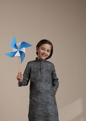 alt message - Manyavar Boys Boys Dark Blue Medallion Jaal Patterned Kurta set image number 2